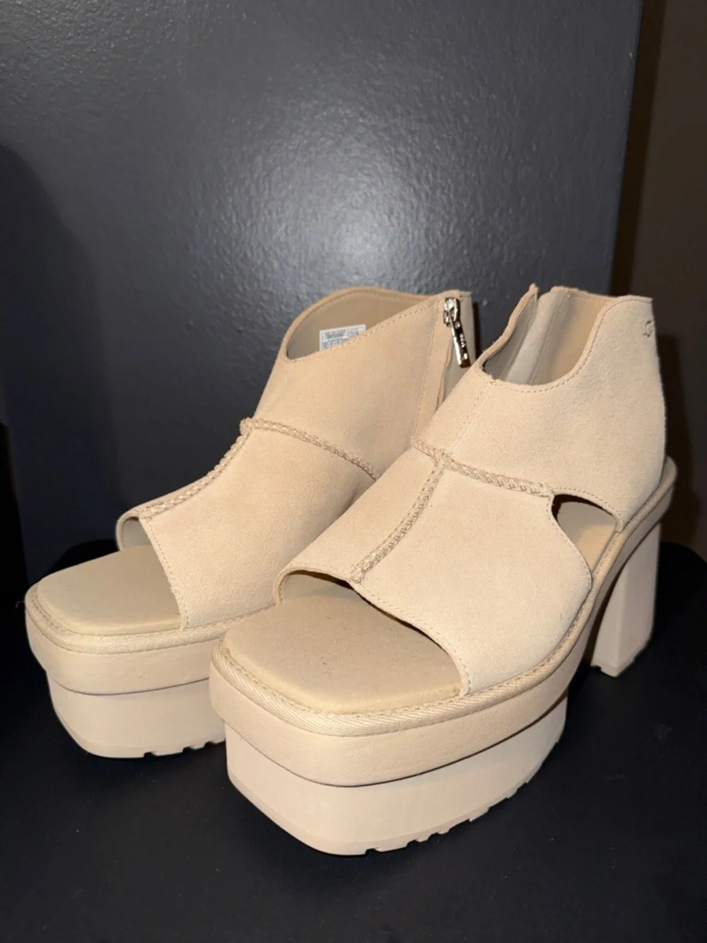 UGG New Heights Women's Tan Platform Sandal Heels 10 ( or 11 Fits Big)